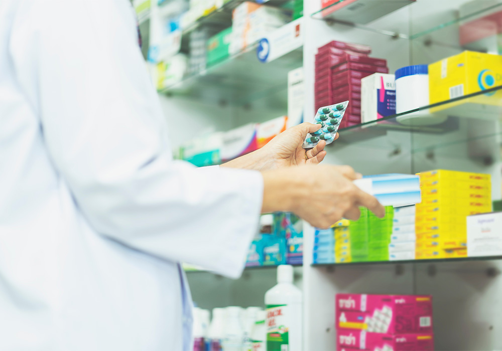Equipo de reformas de farmacias trabajando en Valencia